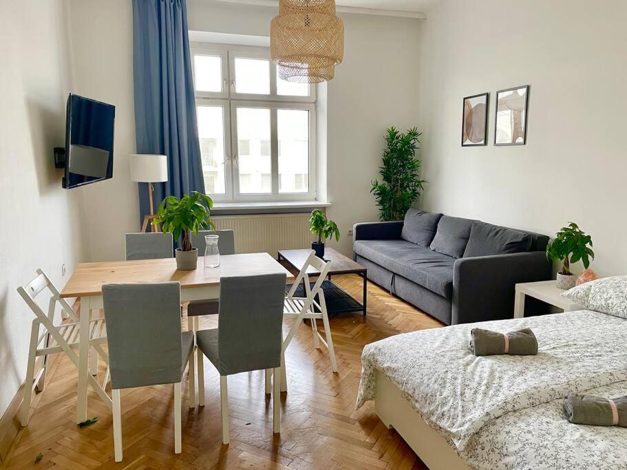 55M2 Stylish Apartment With Netflix - 15 Min To Center Виена Екстериор снимка